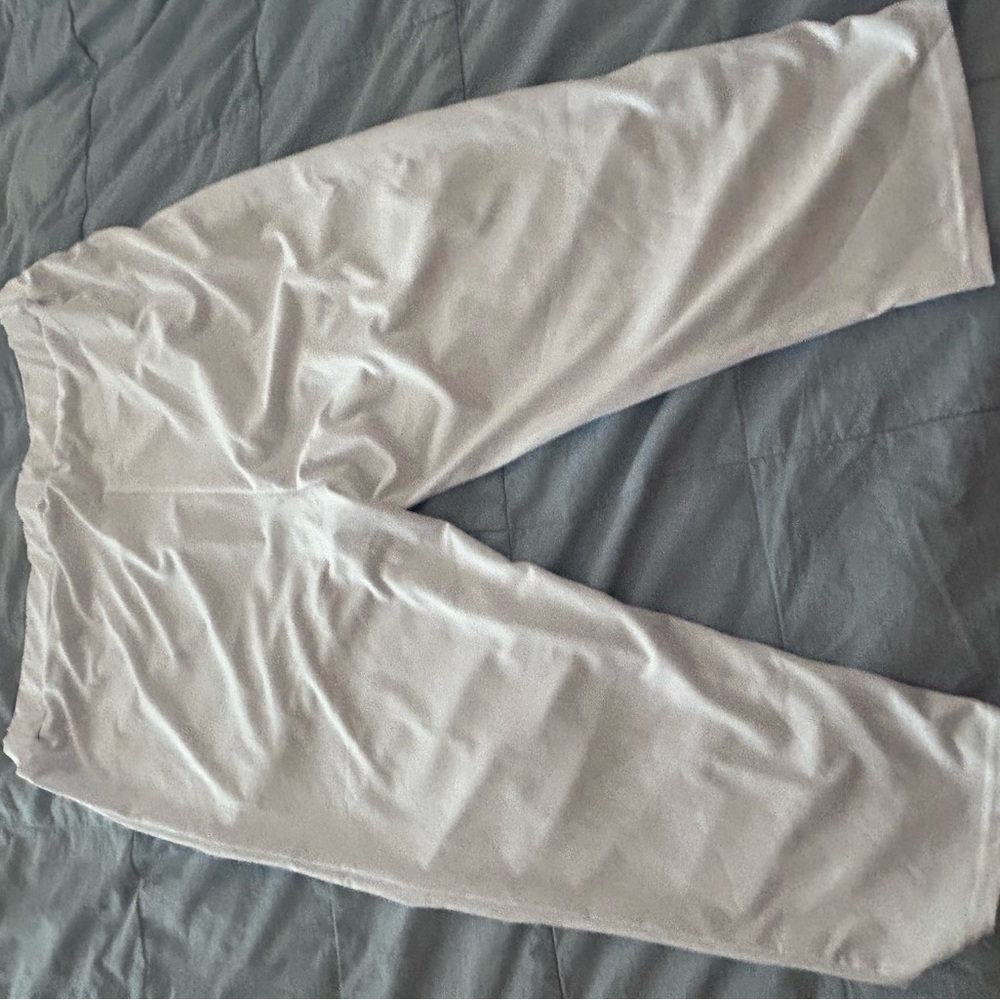 Women’s leggings, size 2x, new never worn, don’t fit, white